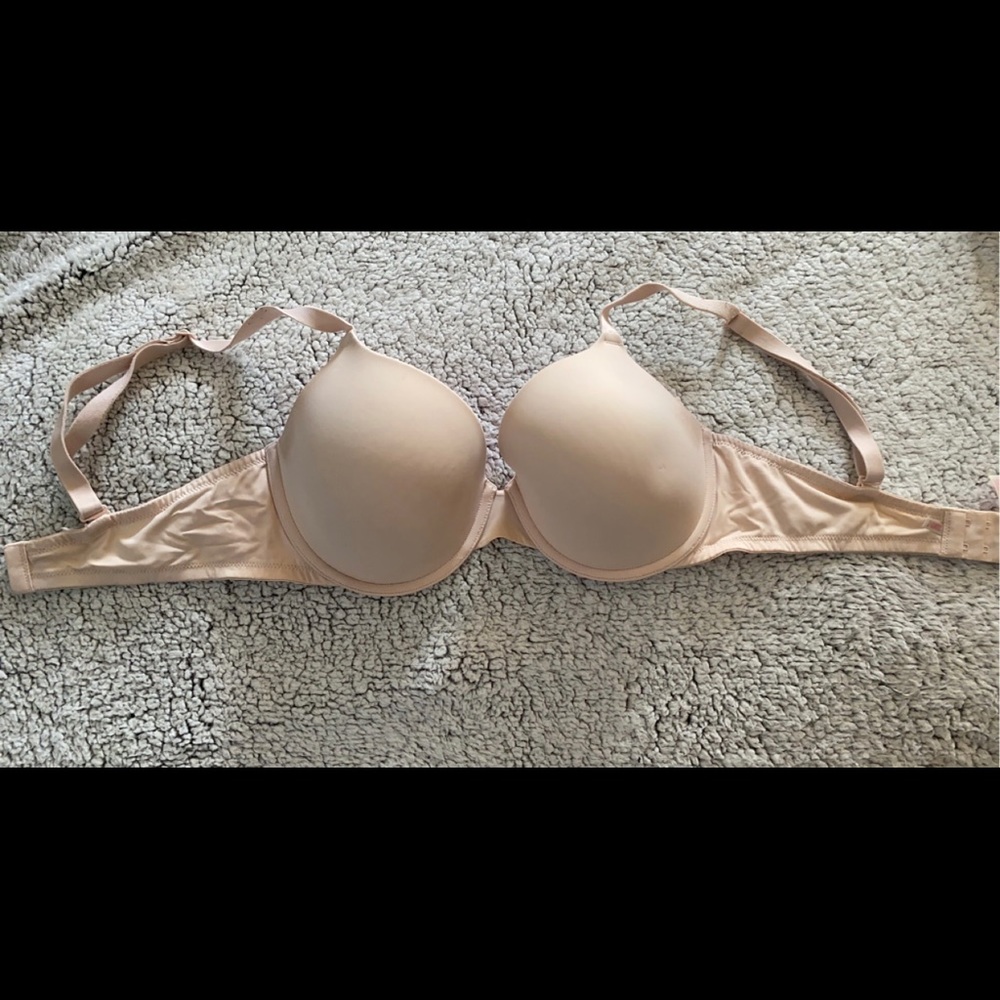 PINK wear everywhere t-shirt lightly lined bra